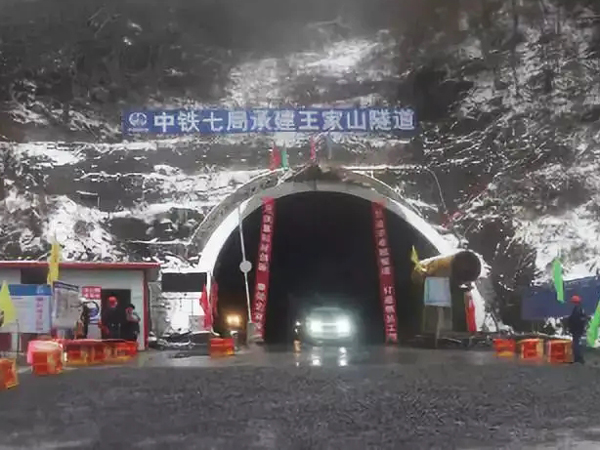 滬昆江西HKJX-8標(biāo)王家山隧道隧底沉降、裂縫處理施工監(jiān)測(cè)